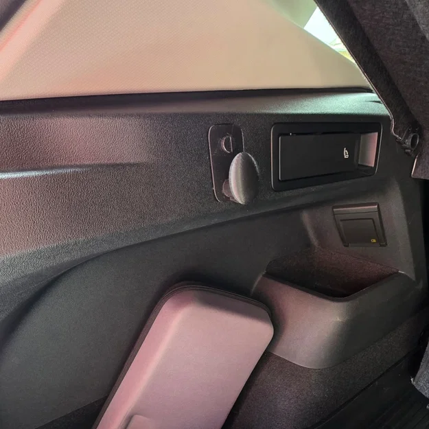 Móc treo đồ trong cốp xe Volkswagen Tiguan 2025 (In 3D) - Image 1