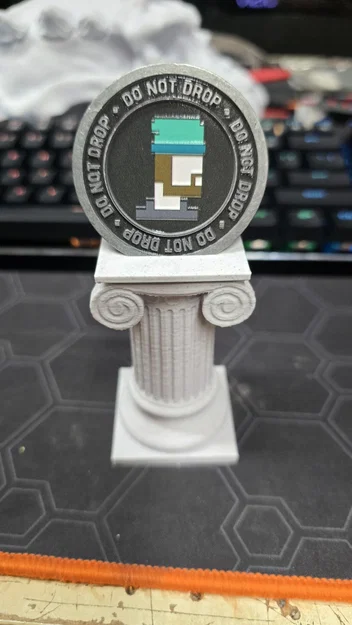 Cột trụ Coin Pillar - Đế trưng bày đồng xu kỷ niệm tinh tế - Image 1