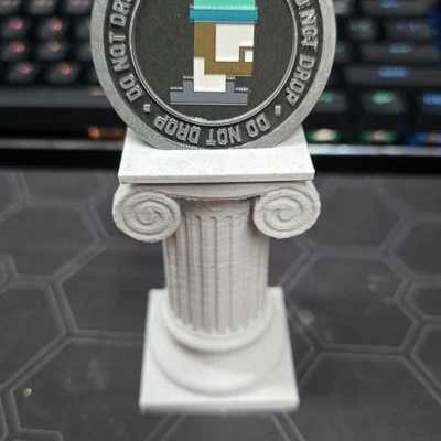 Cột trụ Coin Pillar - Đế trưng bày đồng xu kỷ niệm tinh tế