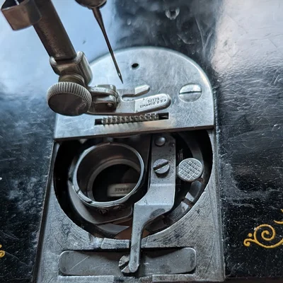 Nắp đậy suốt chỉ cho máy may Model 66