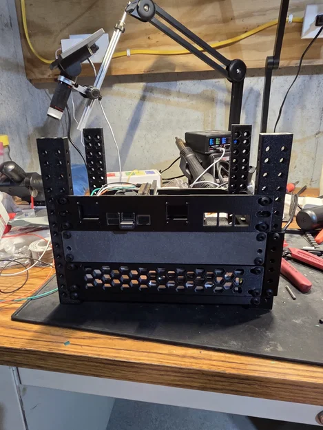 10 Inch Rack USB-C PDU tích hợp quạt làm mát - Image 1