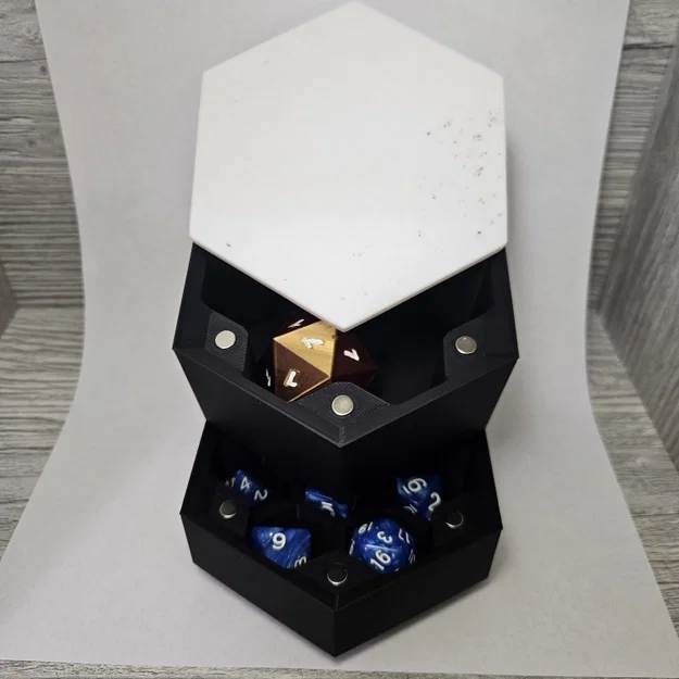 Hộp đựng xúc xắc xếp chồng (Stacking dice box) - Image 1