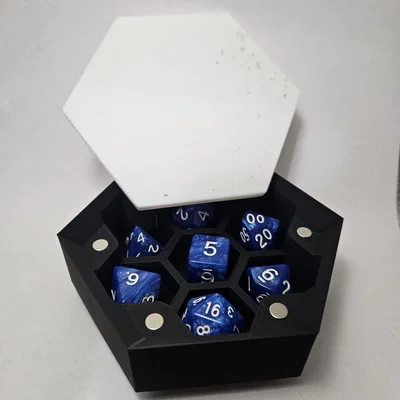Hộp đựng xúc xắc xếp chồng (Stacking dice box)