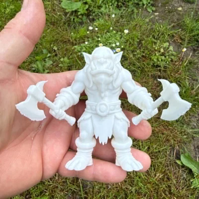 Mô hình Orc, Troll cầm hai rìu