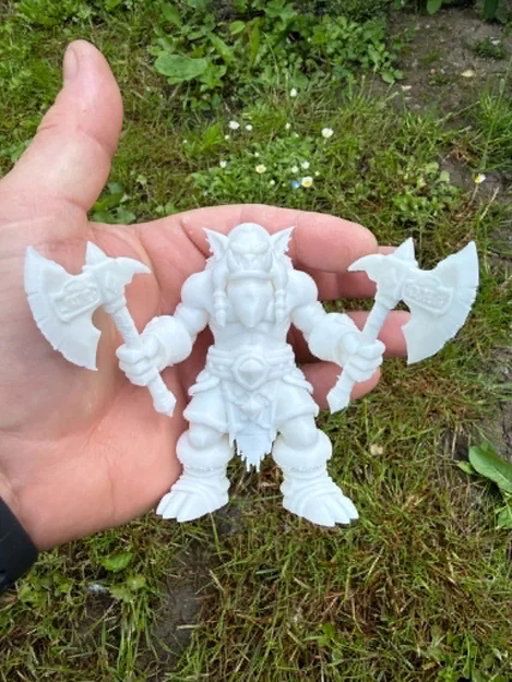 Mô hình Orc, Troll cầm hai rìu - Image 4