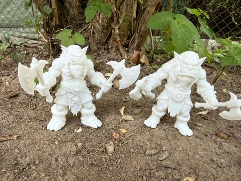 Mô hình Orc, Troll cầm hai rìu - Image 5