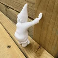 Mô hình chú lùn vườn bị bắt quả tang đang tè - Thumbnail 2