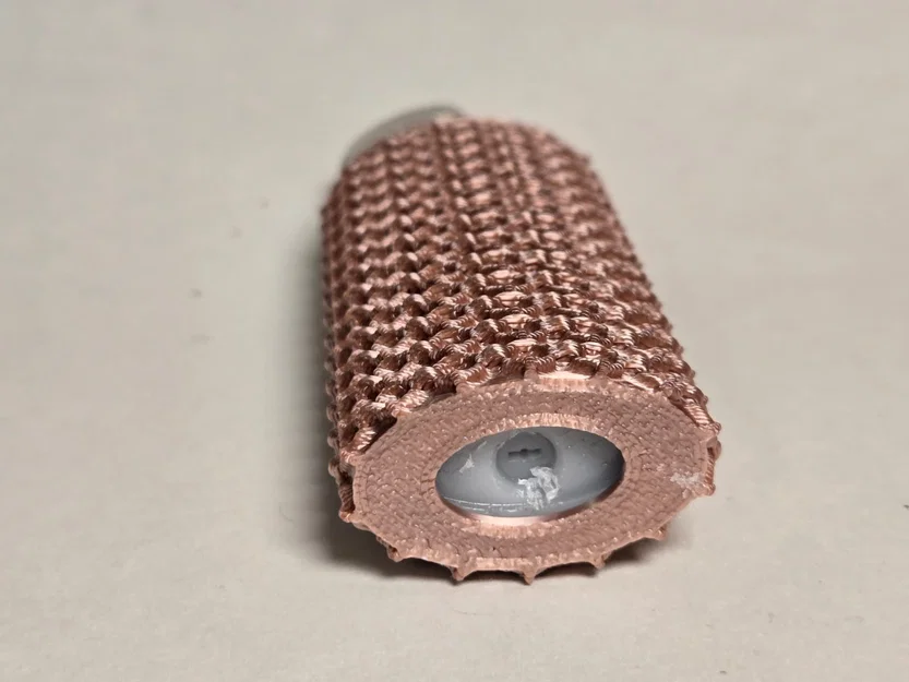 Vỏ bọc bật lửa 3D họa tiết xích giáp phong cách độc đáo - Image 2