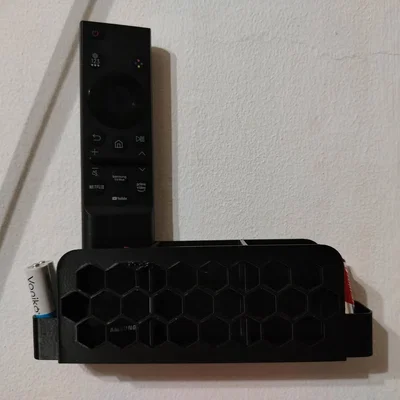 Giá Đỡ Remote Gắn Tường Họa Tiết Tổ Ong Kèm Ngăn Chứa Pin AAA