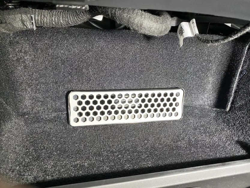 Nắp lưới che khe gió (dạng cắm, lắp khít) cho Tesla Model Y 2026 (Jupiter Premium) - Image 4