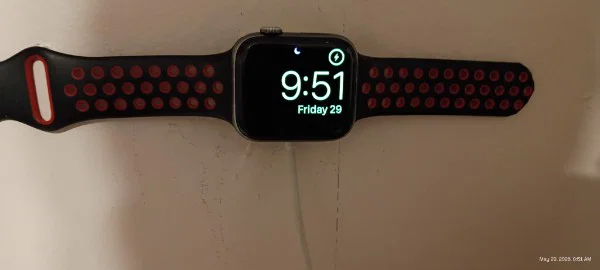 Giá treo tường cho đế sạc Apple Watch - Gọn gàng và tiện lợi - Image 2
