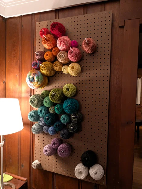Móc treo len cho bảng Pegboard - Giải pháp lưu trữ len gọn gàng - Image 1