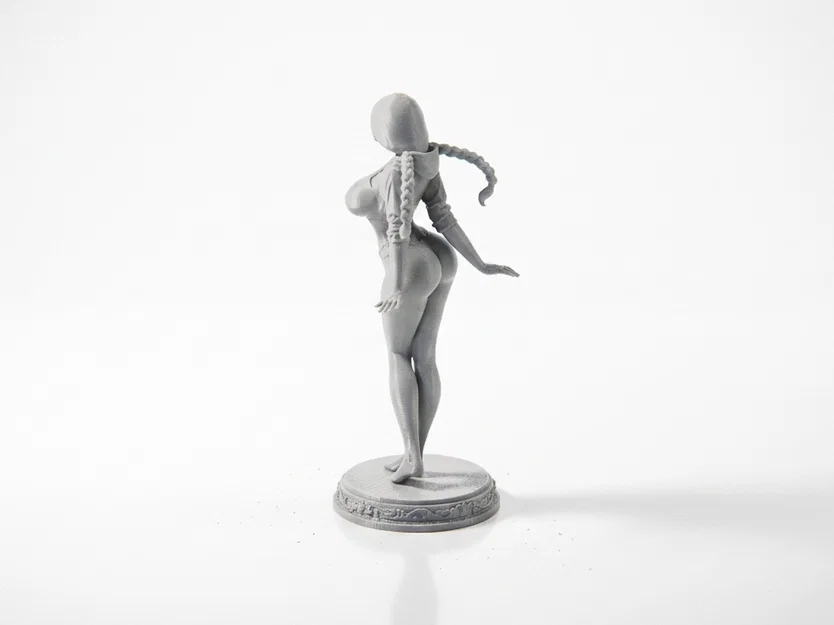 Tượng Mô Hình Nữ Quyến Rũ Mặc Quần Short In 3D - Image 4