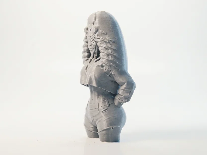 Mô hình tượng 3D nữ nhân trùm mũ (Hooded Female Figurine) - Image 4