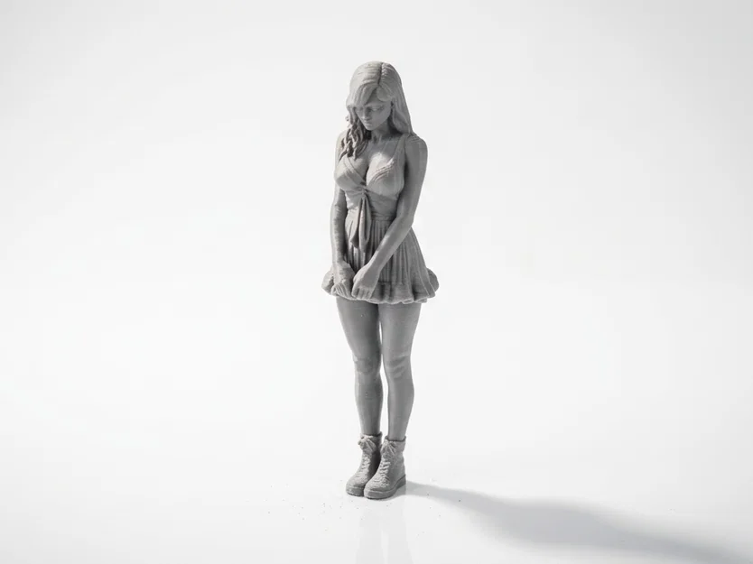 Mô hình Figurine Cô gái mặc váy ngắn - File in 3D - Image 1