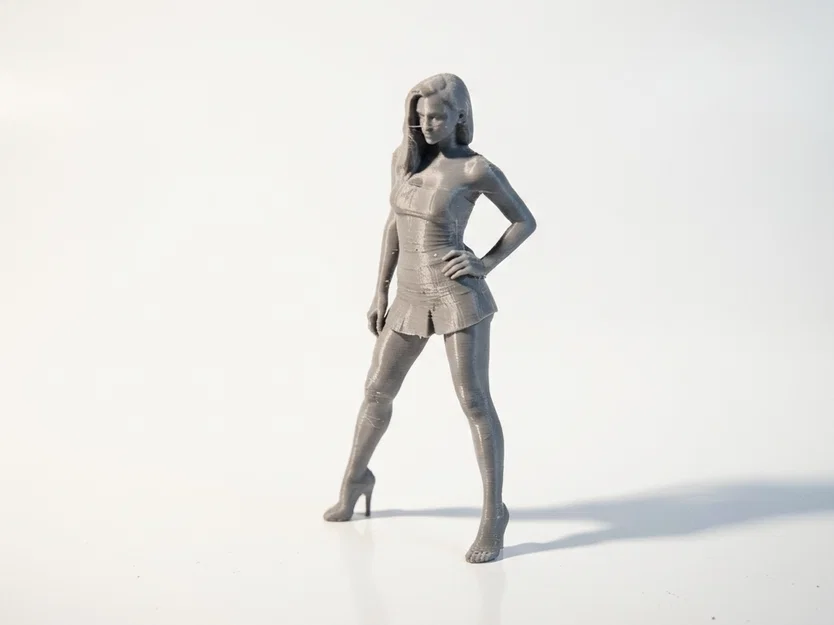 Mô hình tượng cô gái váy ngắn in 3D - Image 1