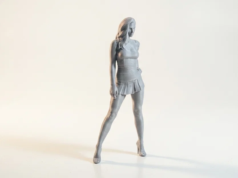 Mô hình tượng cô gái váy ngắn in 3D - Image 2