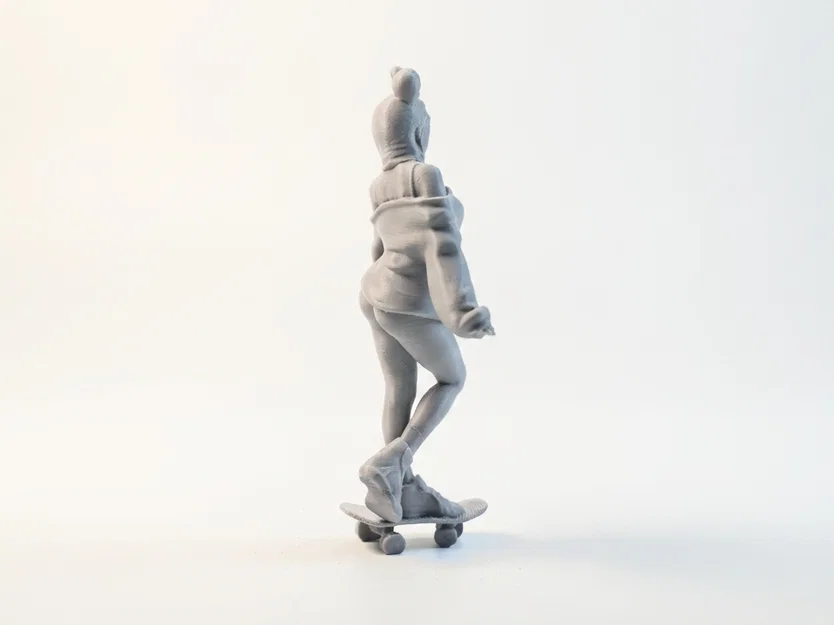 Mô hình cô gái trượt ván 3D (Skateboard Girl Figurine) - Image 3