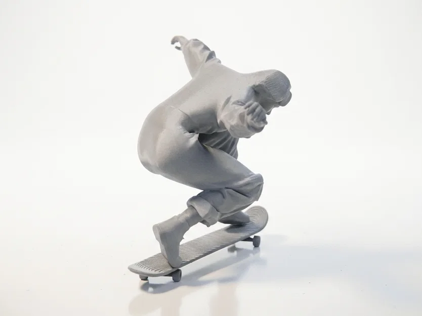 Mô hình nữ vận động viên trượt ván 3D (Skateboard Girl Figurine) - Image 3