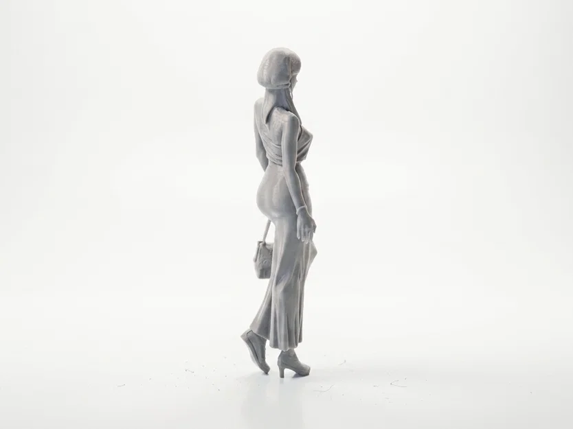 Mô hình tượng cô gái cầm túi xách thời trang in 3D - Image 3