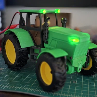 Nắp capo tích hợp đèn pha cho máy kéo RC