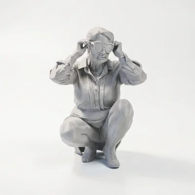 Mô hình 3D bà cụ ngồi suy tư - File in 3D nghệ thuật