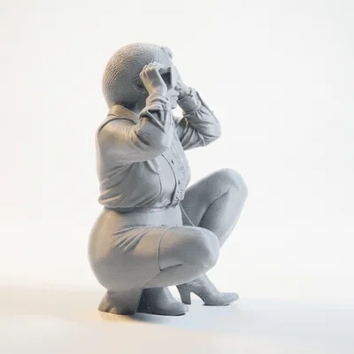 Mô hình 3D bà cụ ngồi suy tư - File in 3D nghệ thuật