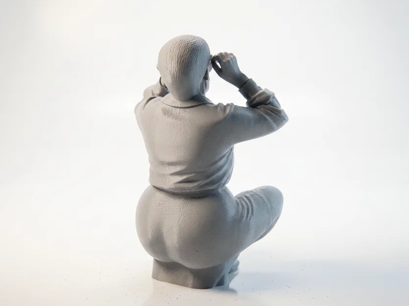 Mô hình 3D bà cụ ngồi suy tư - File in 3D nghệ thuật - Image 3