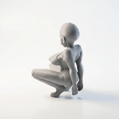 Mô hình tượng nữ ngồi xổm in 3D đẹp mắt