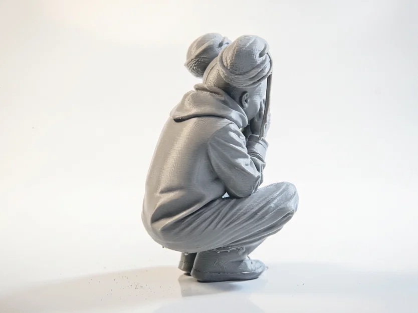 Mô hình 3D tượng nữ nhân vật ngồi xổm đầy cảm xúc - Image 3