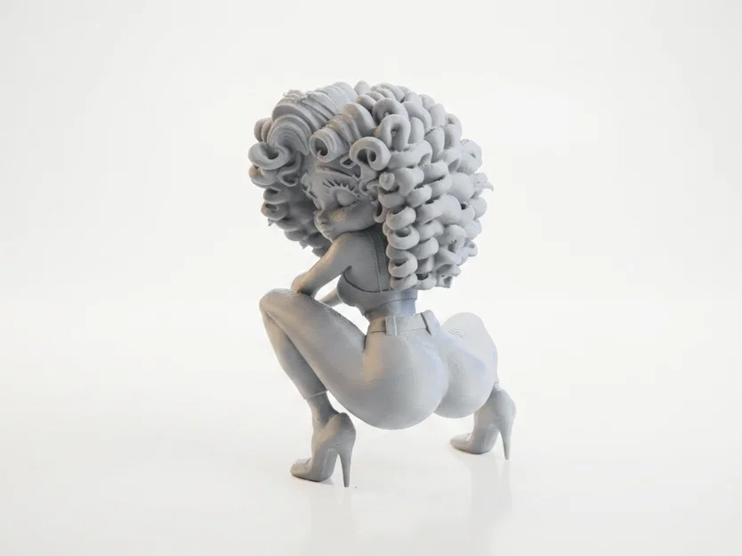 Mô hình 3D tượng cô gái ngồi xổm (Squatting Lady) - Image 1