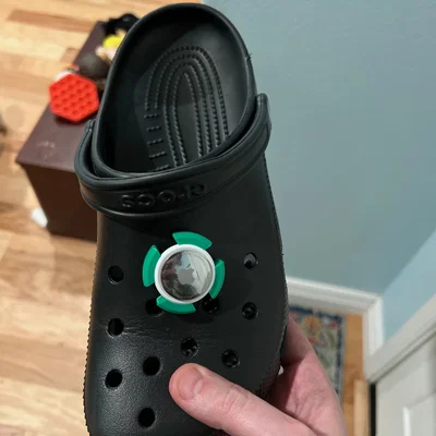Phụ kiện in 3D gắn AirTag trên giày Crocs - Không lo thất lạc giày