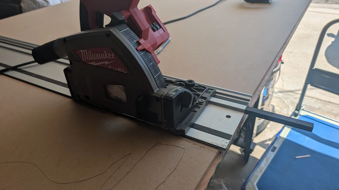 Jig hỗ trợ cắt dải chống mẻ cho thanh ray máy cưa Milwaukee - Bản mở rộng 130mm - Image 1