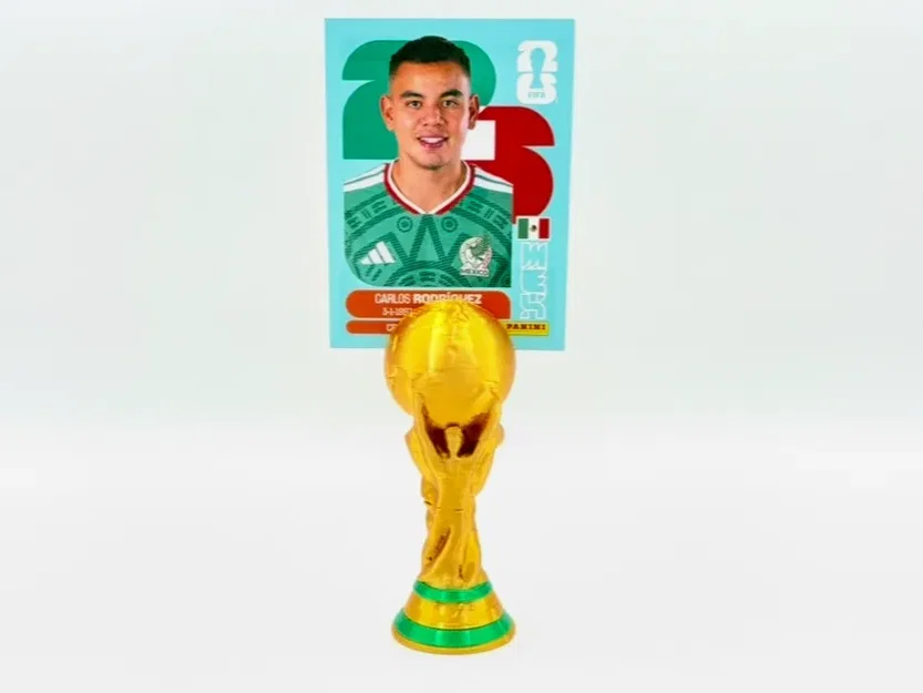 Giá đỡ thẻ bài mô hình Cúp vàng World Cup trang trí bàn làm việc - Image 1