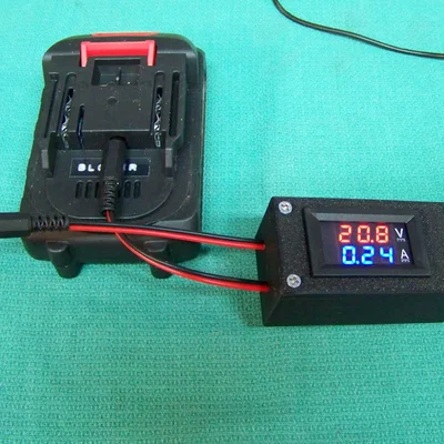 Hộp đựng Volt Amp Meter với cổng DC 5.5x2.1 và 5.5x2.5
