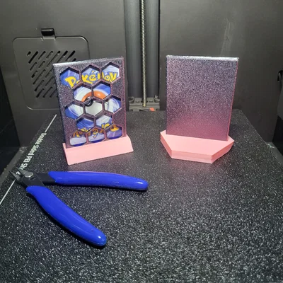 Giá đỡ trưng bày thẻ bài Pokémon (Card Display)