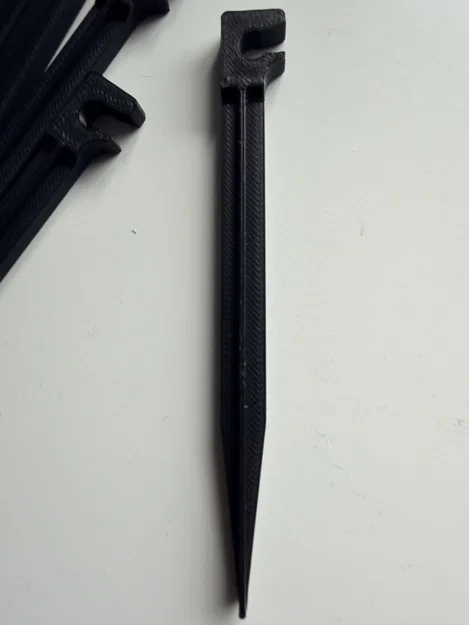 Cọc ghim đất cho hệ thống tưới cây Parkside (Parkside Earth Hook) - Image 1