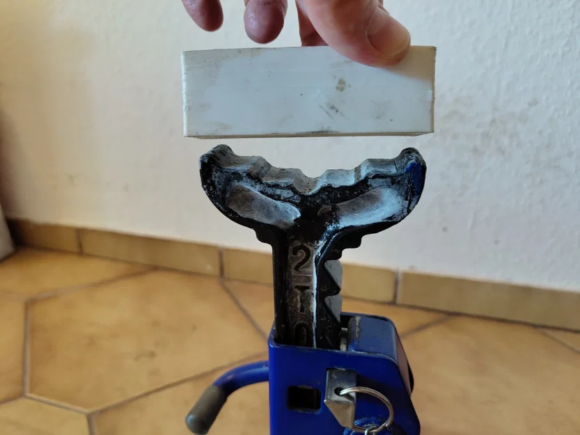 Nắp bảo vệ chân kê xe 2 tấn (Jack Stand Cap) in 3D hữu ích - Image 1