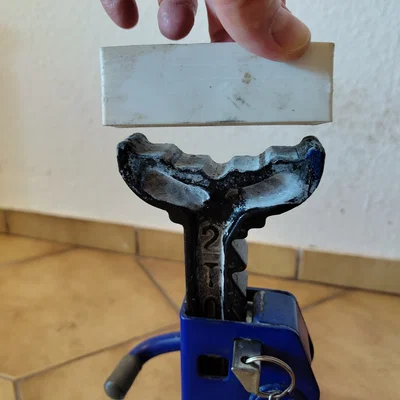 Nắp bảo vệ chân kê xe 2 tấn (Jack Stand Cap) in 3D hữu ích