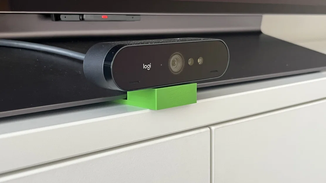 Giá đỡ gài dưới cho webcam Logitech Brio (ren 1/4 inch) có thể tùy chỉnh - Image 1