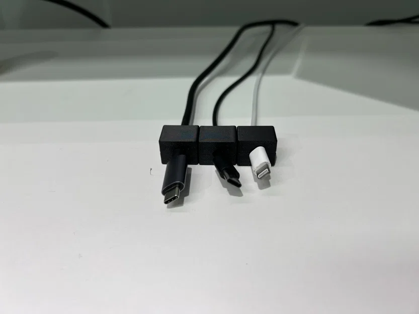 Giá đỡ dây cáp nam châm (Simple Cable Holder) cực gọn gàng cho bàn làm việc - Image 1