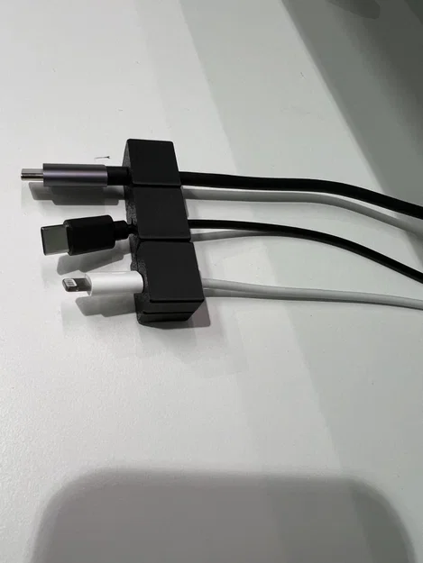 Giá đỡ dây cáp nam châm (Simple Cable Holder) cực gọn gàng cho bàn làm việc - Image 2