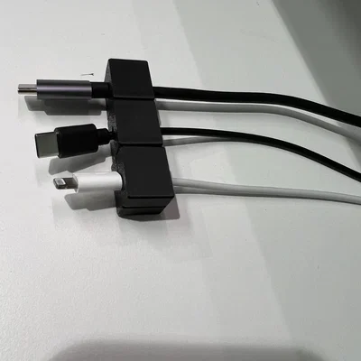 Giá đỡ dây cáp nam châm (Simple Cable Holder) cực gọn gàng cho bàn làm việc