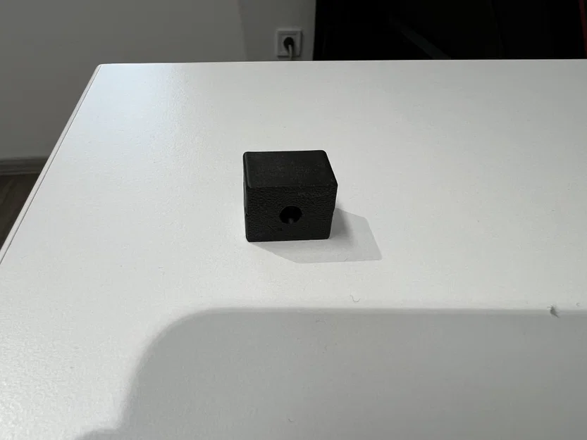 Giá đỡ dây cáp nam châm (Simple Cable Holder) cực gọn gàng cho bàn làm việc - Image 3