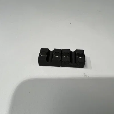 Giá đỡ dây cáp nam châm (Simple Cable Holder) cực gọn gàng cho bàn làm việc