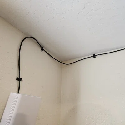 Kẹp giữ dây cáp (Cable holder)