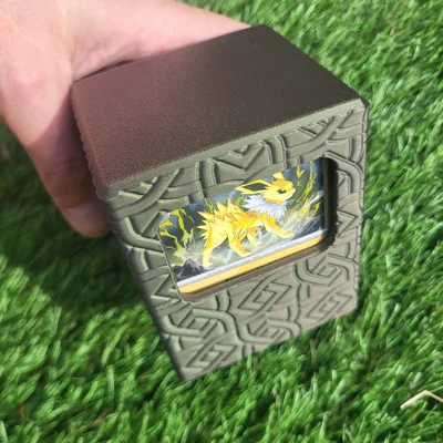 Hộp đựng thẻ bài TCG cao cấp có ô cửa sổ trưng bày