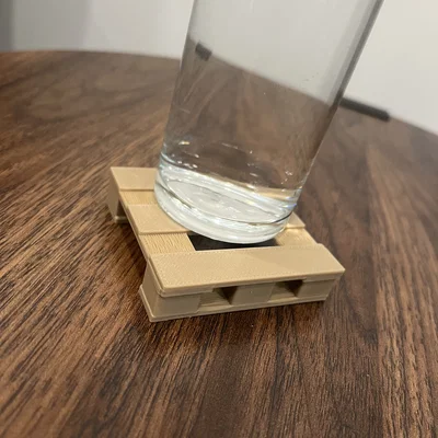 Miếng lót ly hình pallet (Pallet Coaster) độc đáo cho bàn làm việc