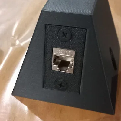Giá đỡ jack mạng RJ45 gắn trên mặt bàn