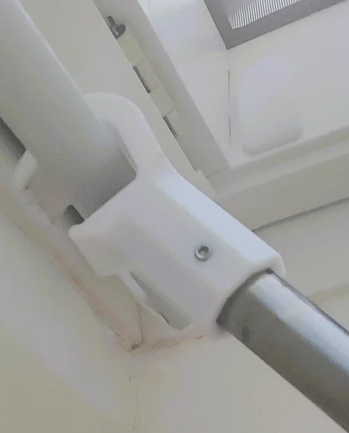 Móc kéo cửa sổ mái Velux kiểu xoay trung tâm - Image 3